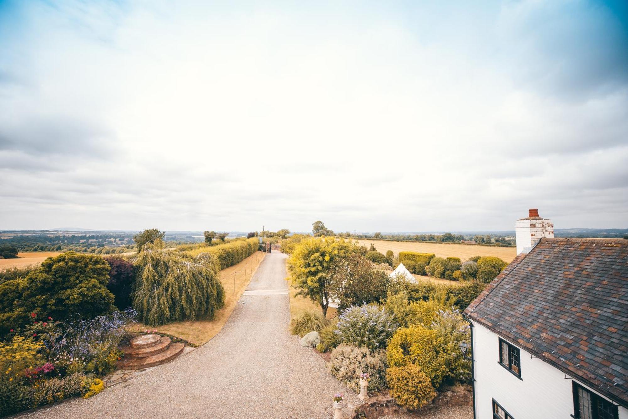 High Grosvenor House With Rose And Heath Cottages Бриджнорт Екстериор снимка