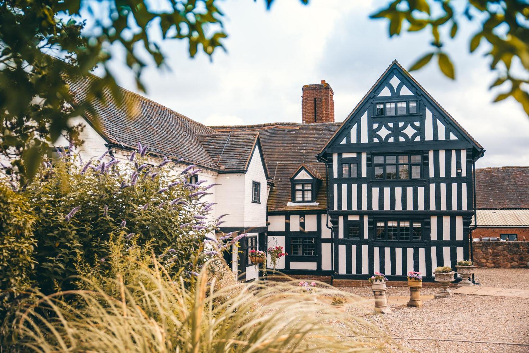 High Grosvenor House With Rose And Heath Cottages Бриджнорт Екстериор снимка