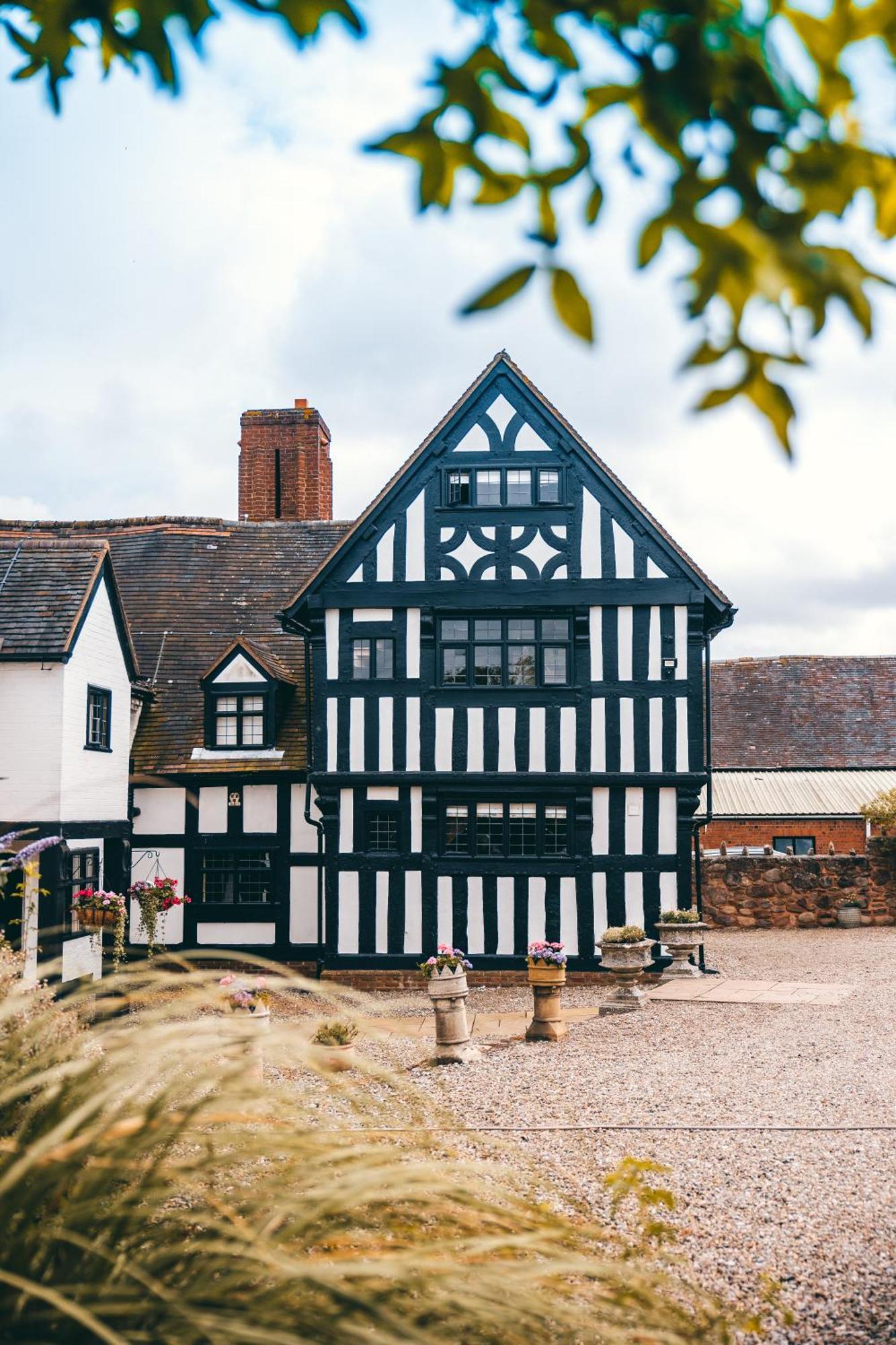 High Grosvenor House With Rose And Heath Cottages Бриджнорт Екстериор снимка