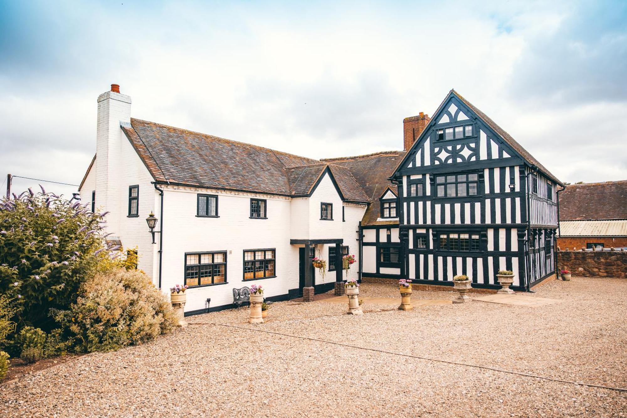 High Grosvenor House With Rose And Heath Cottages Бриджнорт Екстериор снимка